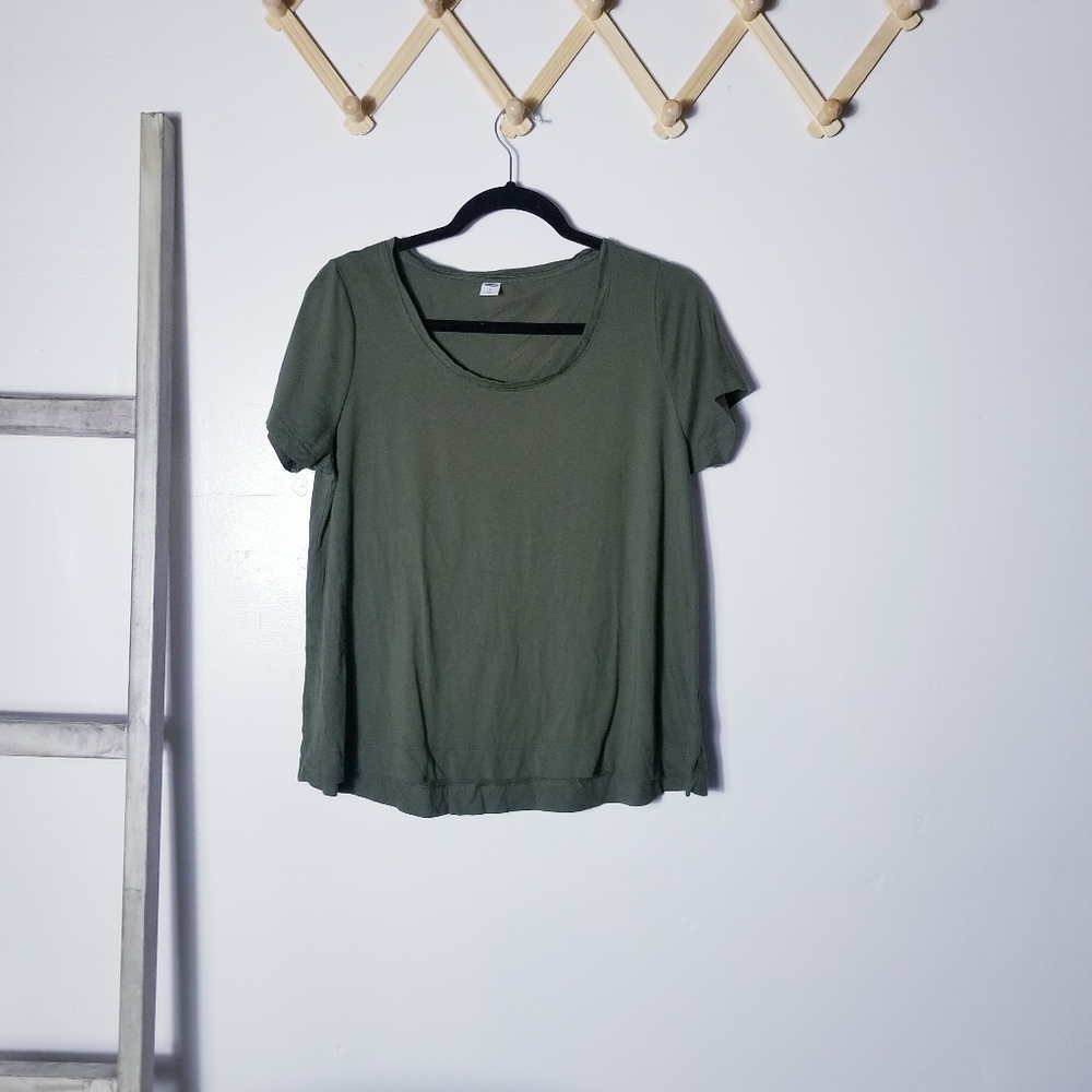 OLD NAVY OLIVE GREEN SHIRT SIZE MEDIUM